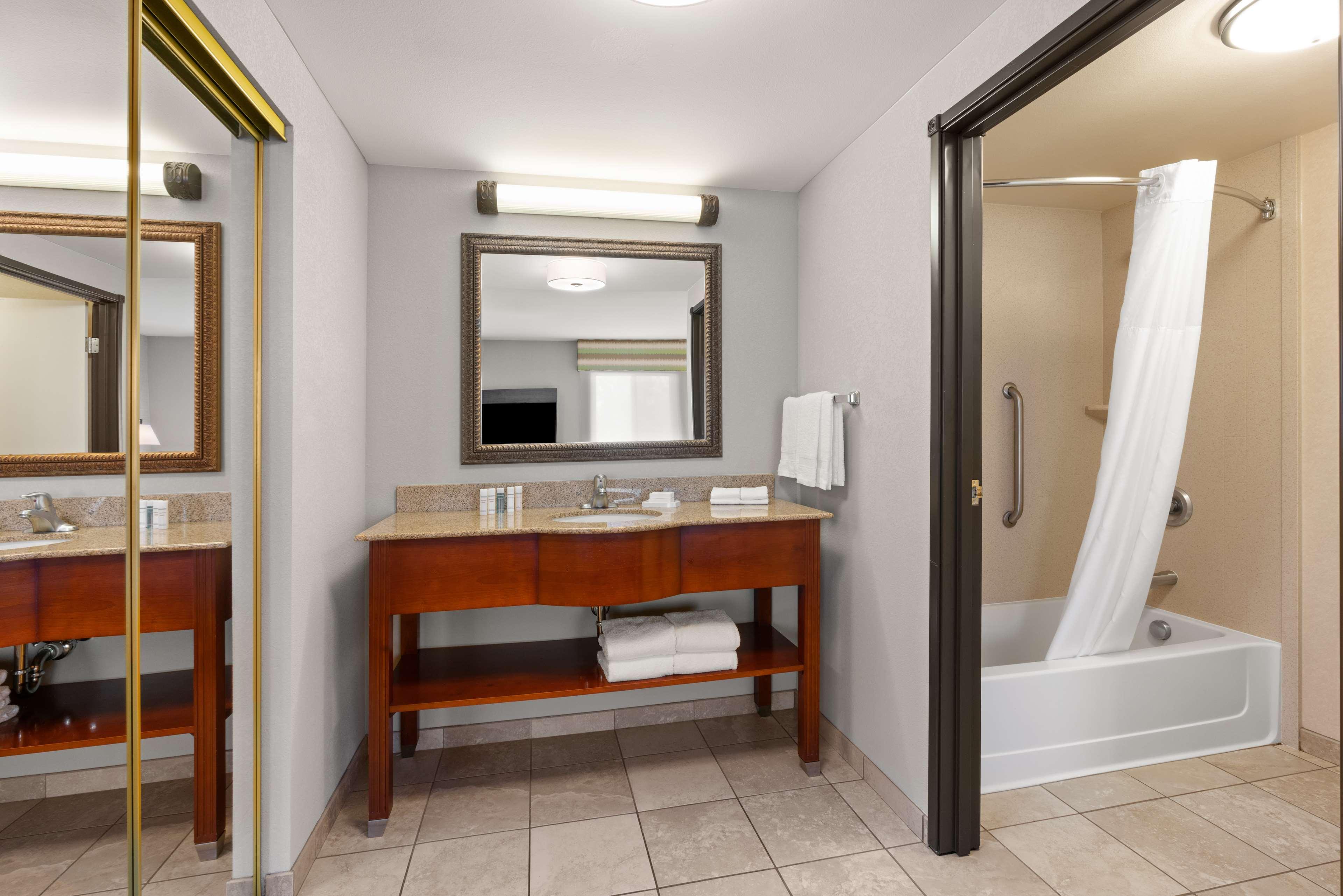 Hampton Inn & Suites Burlington Eksteriør bilde